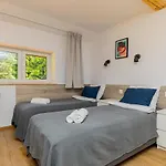 Szczelinka Hostel